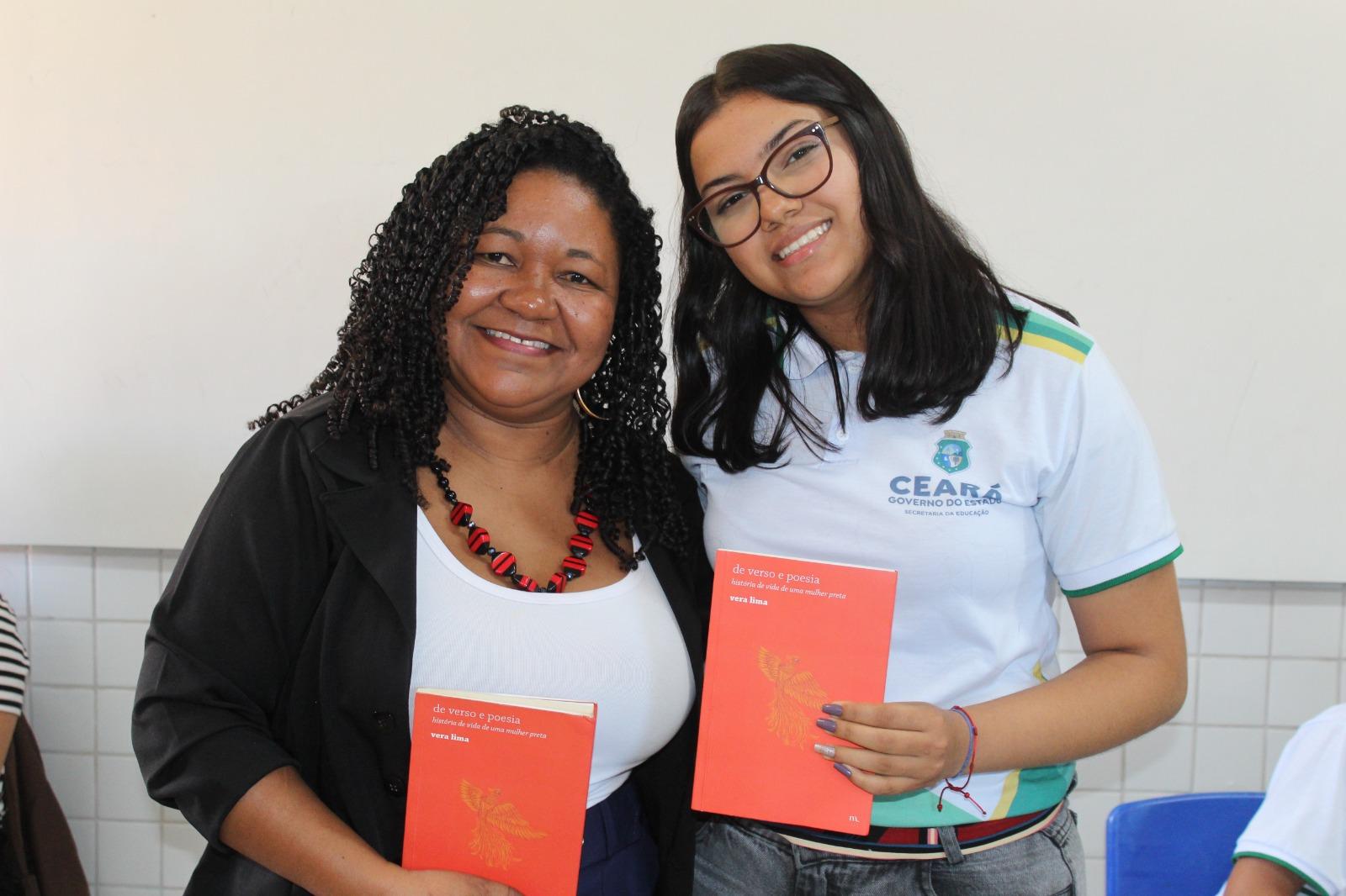 Escritora Vera Lima, ex-estudante de escola pública, participa de Roda de Conversa com temática motivacional para estudantes